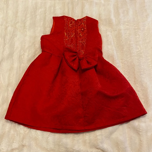 Great for Christmas. Beautifully details and pearls - Picture 3 of 3